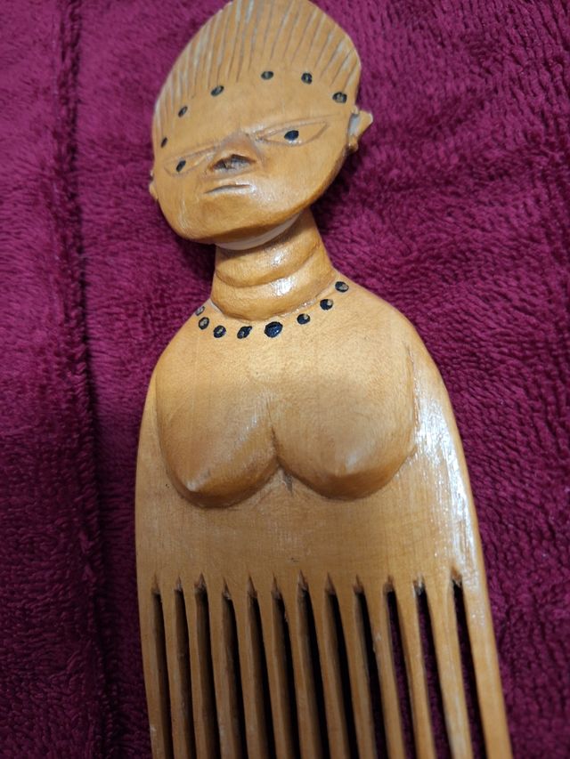 Pettine scultura legno di bosso.