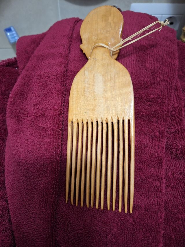 Pettine scultura legno di bosso.