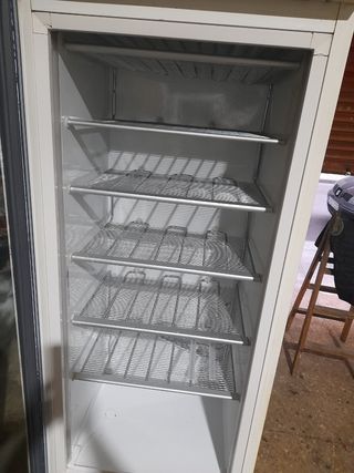 CONGELADOR VERTICAL