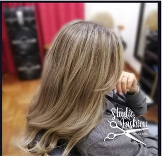 Peluquero barbero estilista