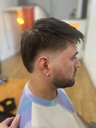 Peluquero barbero estilista