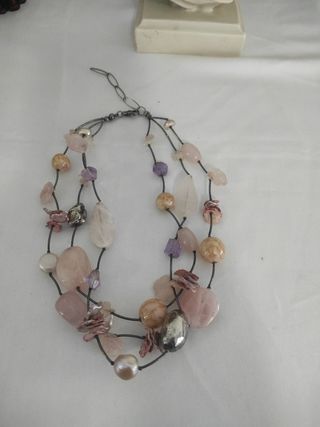 Collar de piedras naturales y perlas 