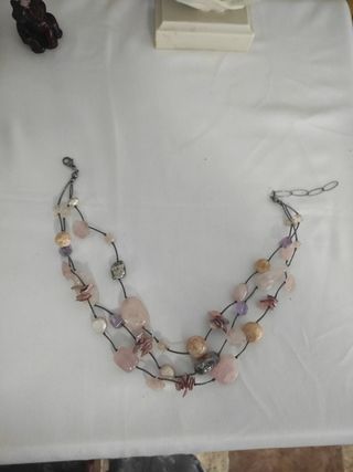 Collar de piedras naturales y perlas 