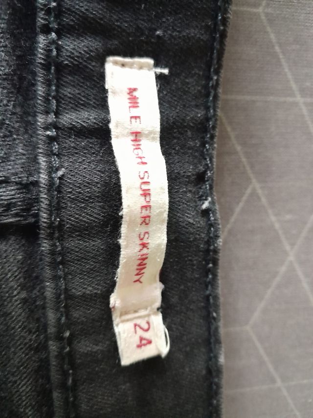 Pantalón vaquero Levis talla 24