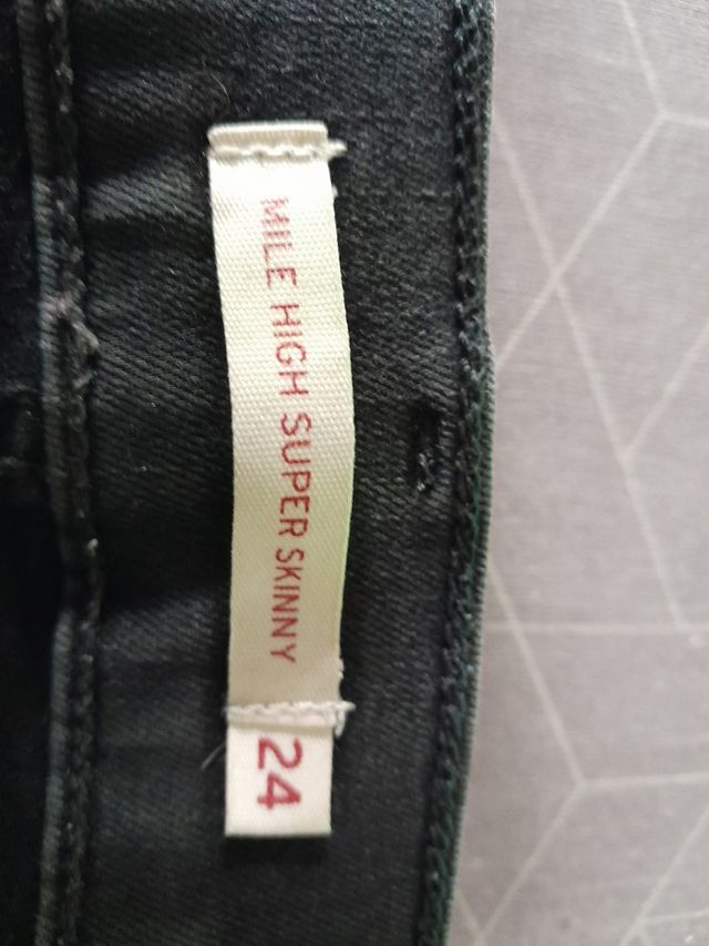 Pantalón vaquero Levis talla 24