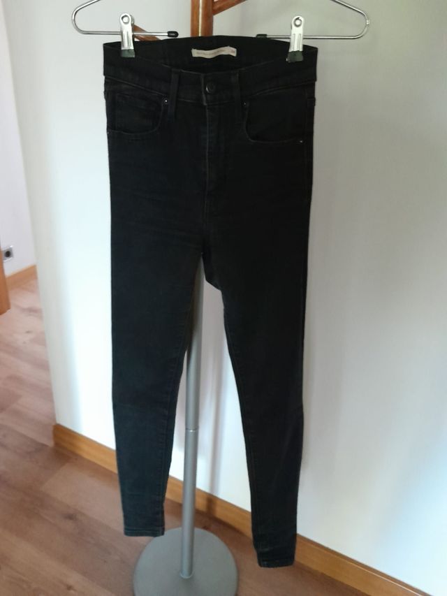 Pantalón vaquero Levis talla 24