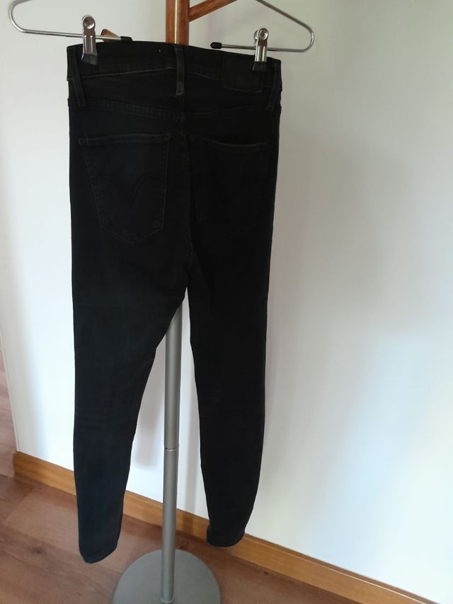 Pantalón vaquero Levis talla 24