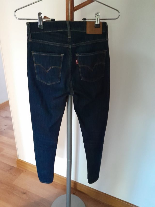 Pantalón vaquero Levis azul oscuro