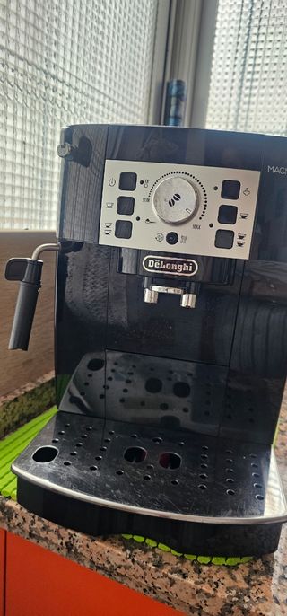 Cafetera automática De'Longui