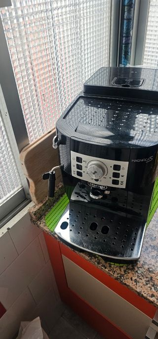 Cafetera automática De'Longui