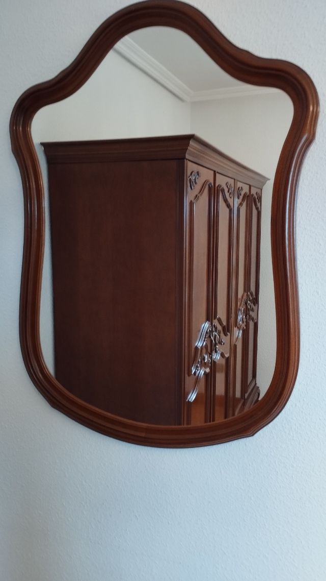 Espejo de pared en madera