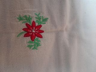 Strofinacci e borsetta ricamata