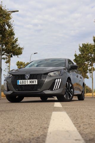 Peugeot Allure 208 Automático Hybrid 2024
