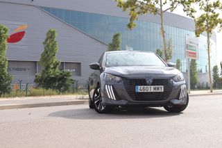 Peugeot Allure 208 Automático Hybrid 2024
