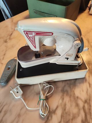 Mini Máquina de coser, años 60 Euroson.