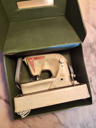 Mini Máquina de coser, años 60 Euroson.