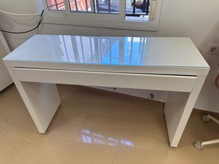 Tocador o tavolo per manicure