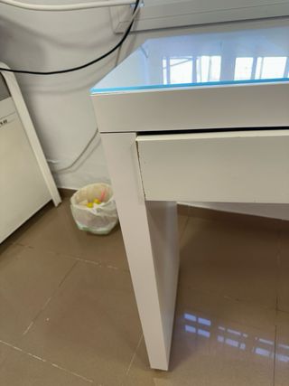 Tocador o tavolo per manicure