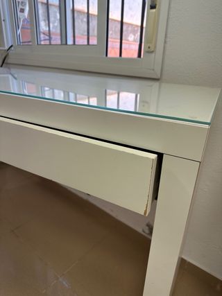 Tocador o tavolo per manicure