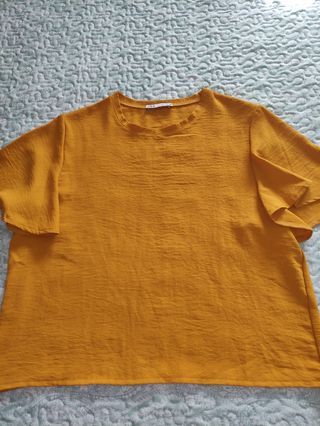 Camiseta fluida Zara.
