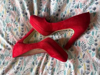 Zapatos de tacón rojos