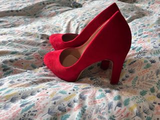 Zapatos de tacón rojos