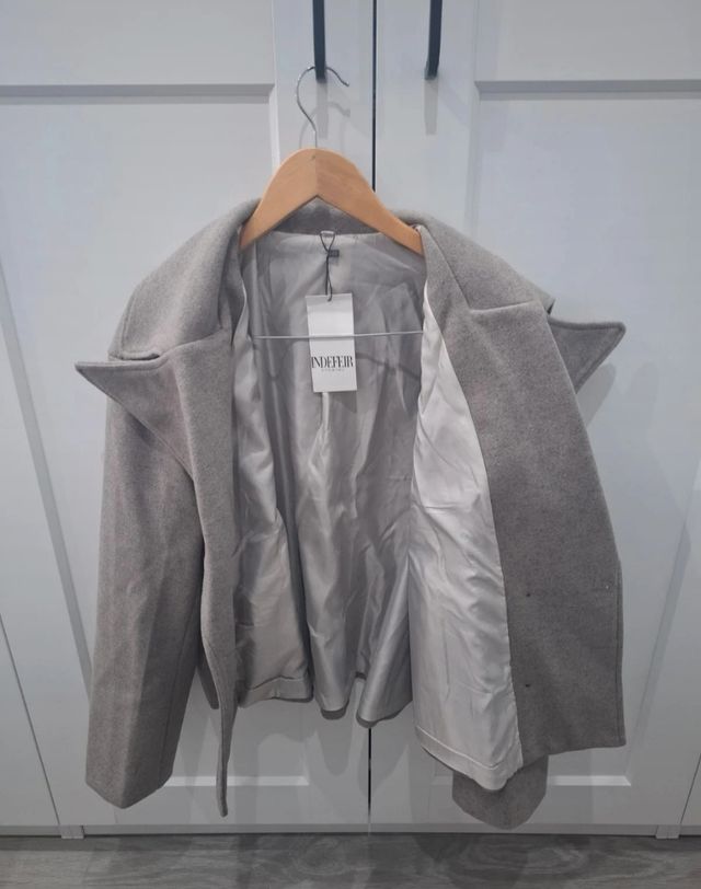 Abrigo corto recto gris, talla L