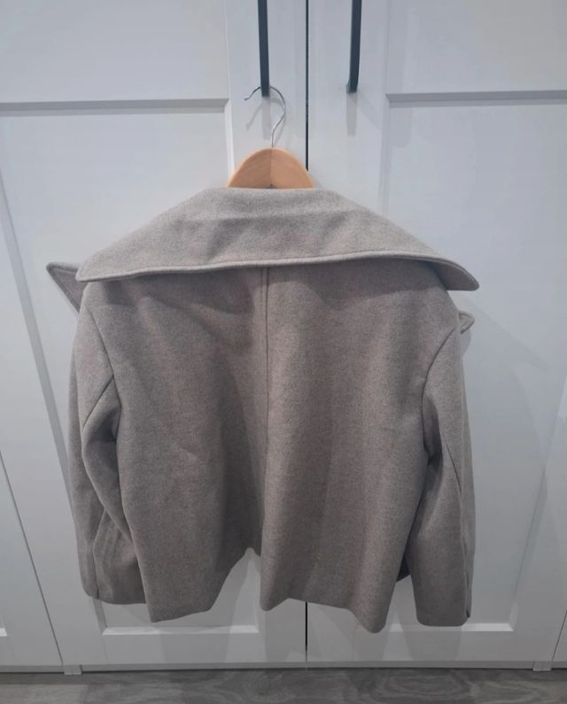Abrigo corto recto gris, talla L