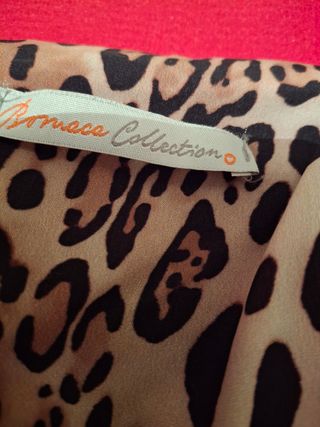 Abrigo de paño rojo