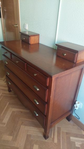 Comoda de madera con espejo