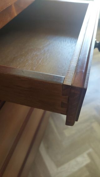 Comoda de madera con espejo