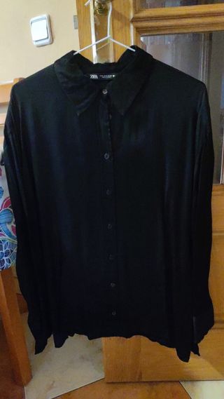 Camisa negra oversize raso de zara