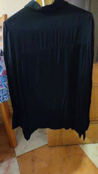 Camisa negra oversize raso de zara