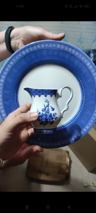 Vajilla inglesa churchil out of the blue