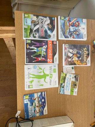 Wii+ Tabla + Lote de Juegos + 2 mandos completos