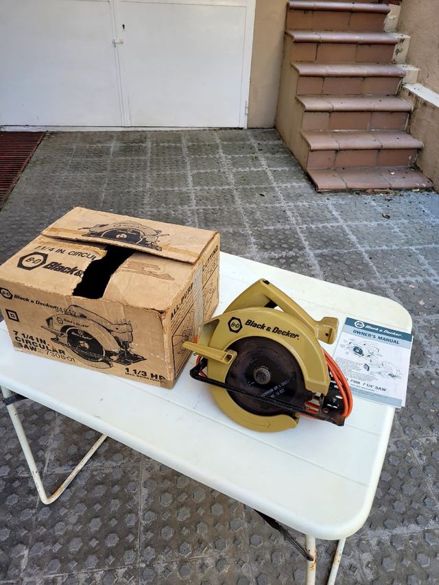 Sierra circular Black and Decker