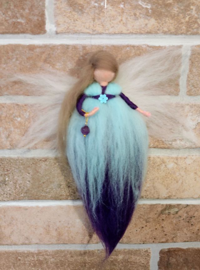 Fata Sagittario con pietra e bracciale