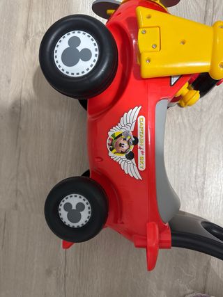 Correpasillos mickey avión