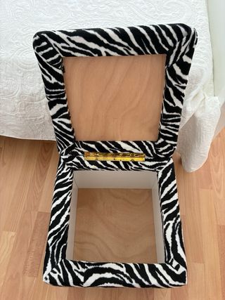 Taburete con almacenamiento con estampado de cebra