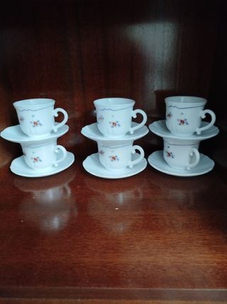 Lote Tazas de cafés y cuencos Arcopal.