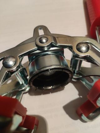 Tappatrice a due leve per tappi a corona