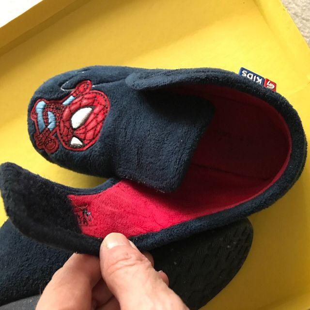 Zapatillas niños Spiderman. talla 29