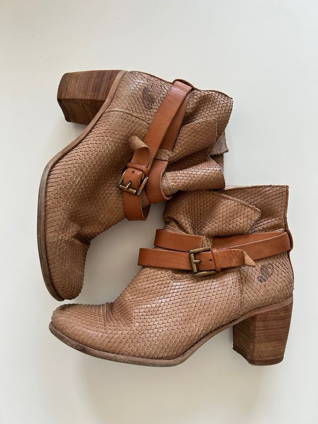 Botines piel efecto escamas