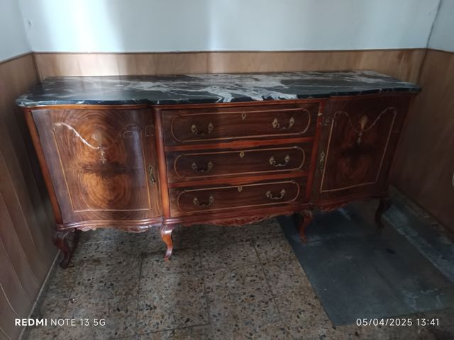 Mueble antiguo de comedor, completo