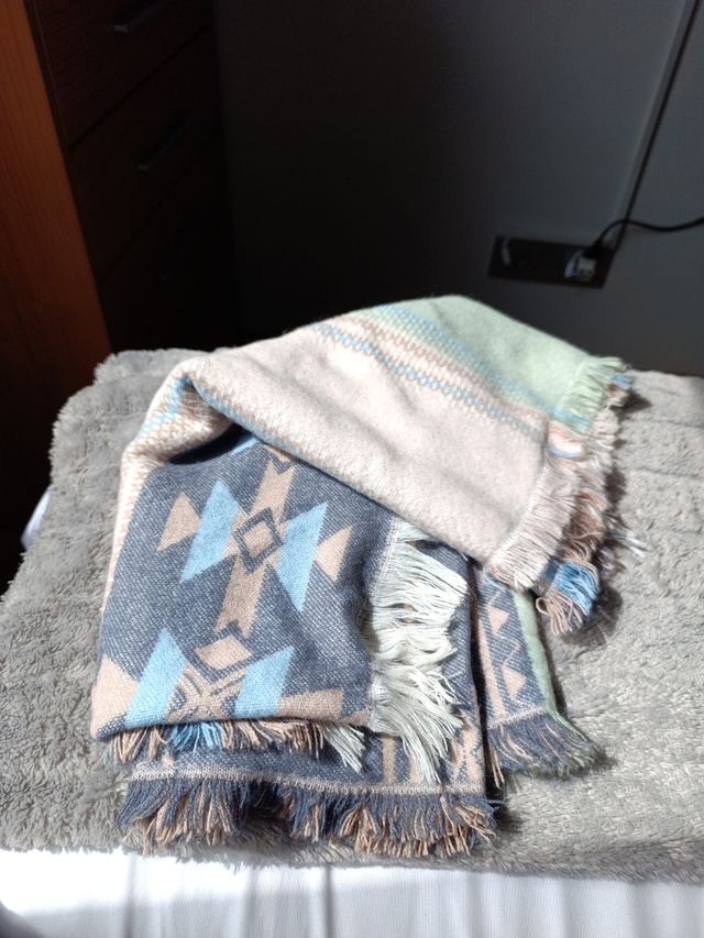 Bufanda estampada tonos pastel 