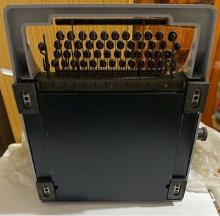 Macchina da scrivere Olivetti