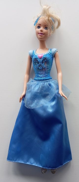 Princesas Disney y Los descendientes