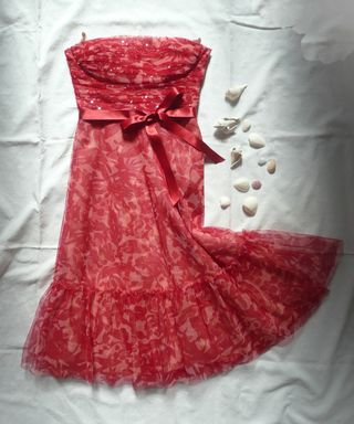 Vestido palabra de honor BCBG ceremonia rojo y ros