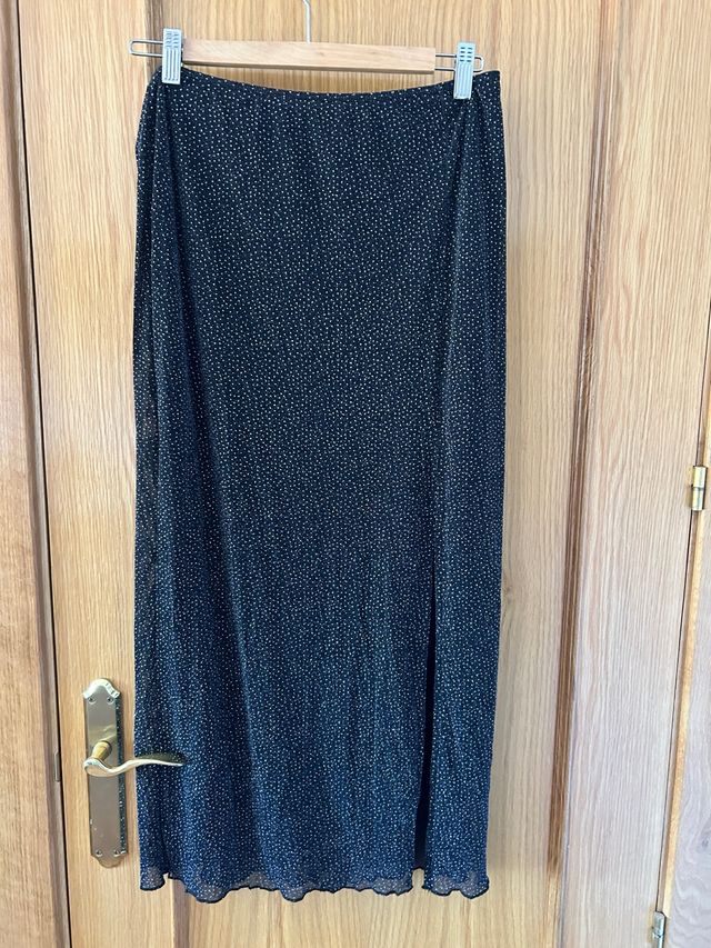 Falda midi con abertura