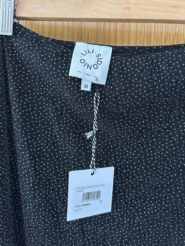 Falda midi con abertura